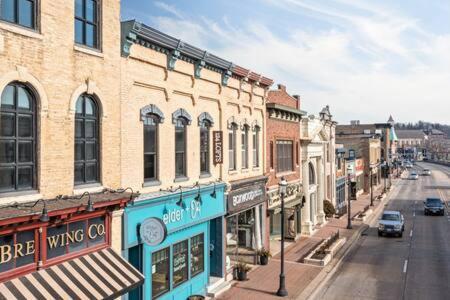 Hip Urban Loft-Small Town Charm-124 Lofts #2 West Dundee Bagian luar foto