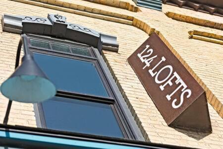 Hip Urban Loft-Small Town Charm-124 Lofts #2 West Dundee Bagian luar foto