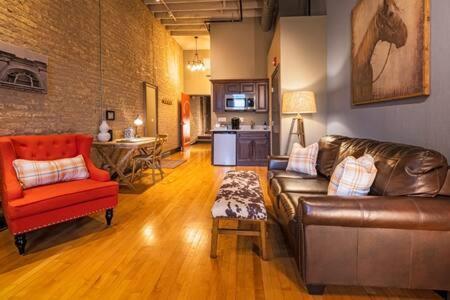Hip Urban Loft-Small Town Charm-124 Lofts #2 West Dundee Bagian luar foto