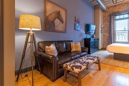 Hip Urban Loft-Small Town Charm-124 Lofts #2 West Dundee Bagian luar foto