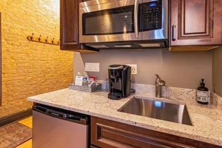 Hip Urban Loft-Small Town Charm-124 Lofts #2 West Dundee Bagian luar foto