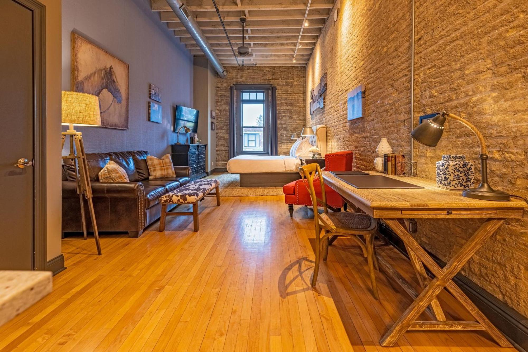 Hip Urban Loft-Small Town Charm-124 Lofts #2 West Dundee Bagian luar foto
